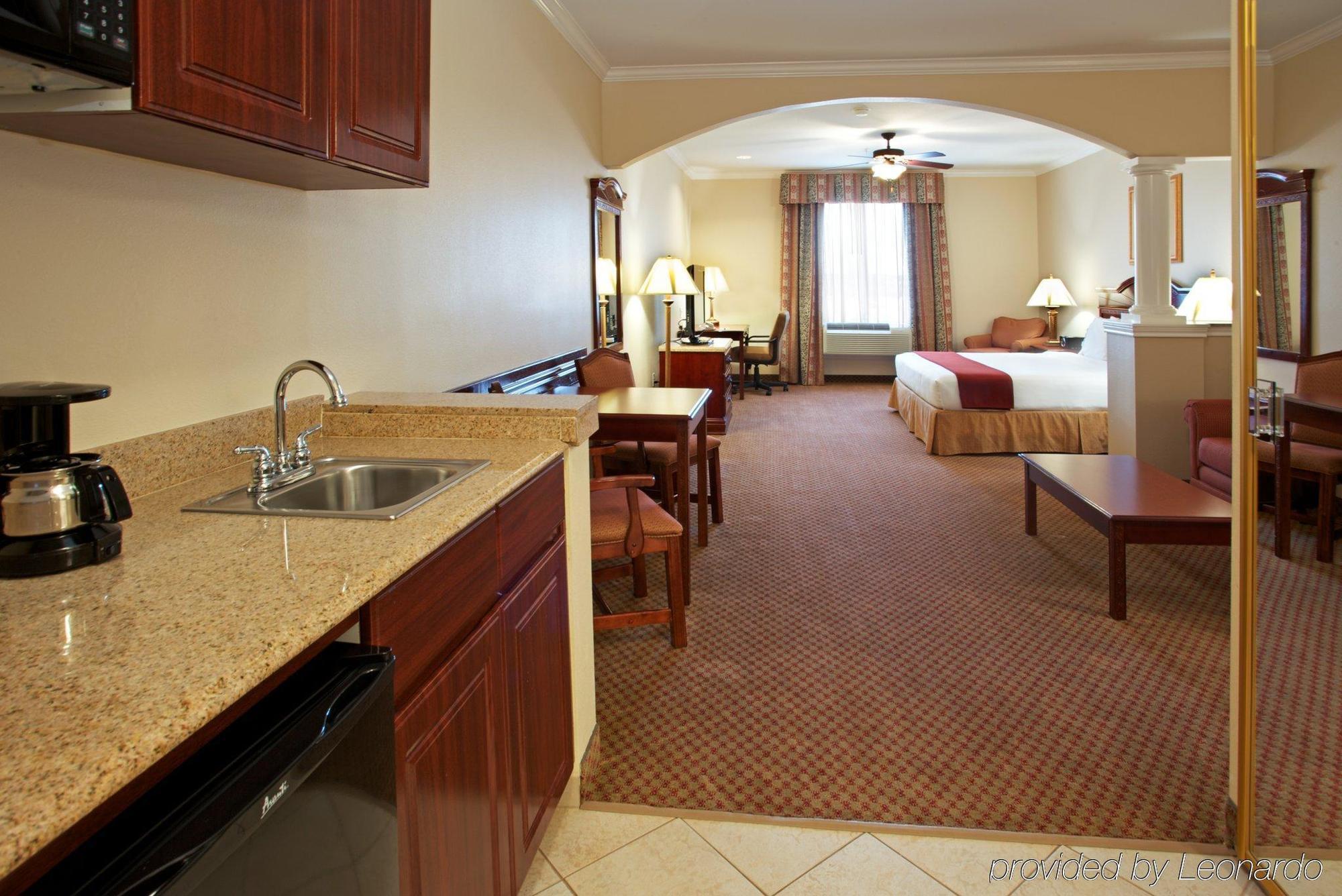 Holiday Inn Express & Suites Houston East By Ihg Εξωτερικό φωτογραφία
